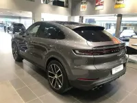 Usado Porsche Cayenne E-Hybrid 470 CV (345 kW) 2025 Gris / plata SUV