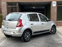 Usado Dacia Sandero Lauréate 75 CV (55 kW) 2011 Gris / plata Berlina