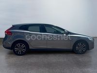Usado Volvo V40 Momentum 122 CV (89 kW) 2019 Gris / plata Berlina