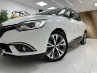 Usado Renault Grand Scénic IV Zen 130 CV (95 kW) 2017 Blanco Monovolumen