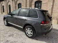 Usado VW Touareg 225 CV (165 kW) 2007 Gris / plata SUV