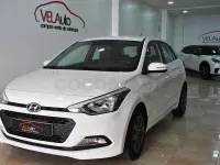 Usado Hyundai i20 84 CV (61 kW) 2017 Blanco Berlina