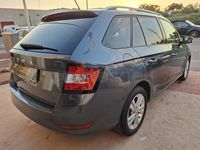 Usado Skoda Fabia Ambition 95 CV (69 kW) 2021 Gris / plata Familiar