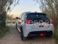 Usado Toyota Yaris Hybrid Edition 116 CV (85 kW) 2022 Gris / plata Berlina