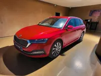 Usado Skoda Octavia Style 150 CV (110 kW) 2022 Rojo Familiar
