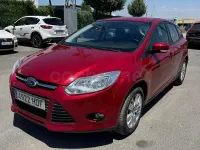 Usado Ford Focus Trend 125 CV (91 kW) 2011 Granate Berlina