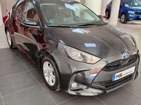 Usado Toyota Yaris Hybrid Active 116 CV (85 kW) 2022 Negro Berlina