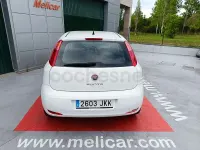Usado Fiat Punto Pop 75 CV (55 kW) 2015 Blanco Utilitario