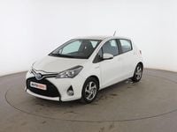 Usado Toyota Yaris Hybrid Active 101 CV (74 kW) 2015 Blanco Utilitario