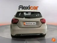 Usado Mercedes A180 122 CV (89 kW) 2017 Gris / plata Utilitario