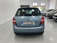 Usado Skoda Fabia Ambition 85 CV (62 kW) 2011 Azul Berlina