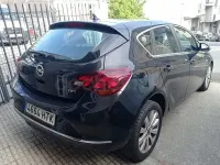 Usado Opel Astra Excellence 130 CV (95 kW) 2013 Negro Berlina