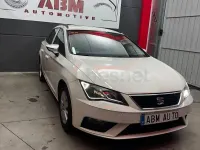 Usado Seat Leon Style 130 CV (95 kW) 2019 Blanco Familiar
