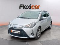 Usado Toyota Yaris Hybrid Active 100 CV (73 kW) 2019 Gris Berlina