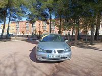 Usado Renault Laguna II Dynamique 120 CV (88 kW) 2005 Gris Berlina