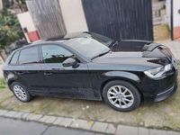 Usado Audi A3 Sportback Attraction 105 CV (77 kW) 2015 Negro Utilitario
