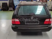 Usado Mercedes E320 Avantgarde 224 CV (164 kW) 1998 Negro Familiar