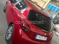 Usado Peugeot 208 Style 82 CV (60 kW) 2016 Granate Utilitario
