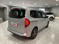 Usado Mercedes 180 116 CV (85 kW) 2023 Gris Berlina