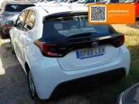 Usado Toyota Yaris Hybrid Active 120 CV (88 kW) 2022 Blanco Utilitario