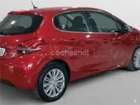 Usado Peugeot 208 Allure 100 CV (73 kW) 2017 Rojo Utilitario