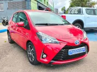Usado Toyota Yaris Hybrid 100 CV (73 kW) 2019 Rojo Berlina