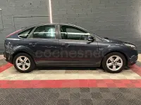 Usado Ford Focus Trend 109 CV (80 kW) 2010 Gris / plata Berlina
