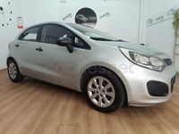 Usado Kia Rio 85 CV (62 kW) 2013 Rojo Berlina