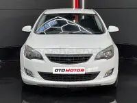 Usado Opel Astra Sport 140 CV (102 kW) 2010 Blanco Berlina