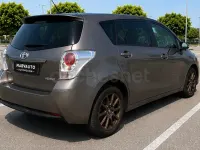 Usado Toyota Verso Business Edition 112 CV (82 kW) 2016 Gris / plata Monovolumen