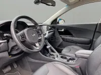 Usado Kia Niro 141 CV (103 kW) 2021 Gris / plata SUV