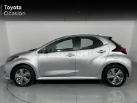 Usado Toyota Yaris Hybrid Active 116 CV (85 kW) 2025 Gris / plata Berlina