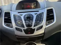 Usado Ford Fiesta Trend 68 CV (50 kW) 2010 Blanco Berlina