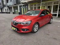 Usado Renault Mégane IV LIMITED 130 CV (95 kW) 2018 Granate Berlina