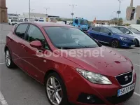 Usado Seat Ibiza Reference 75 CV (55 kW) 2012 Rojo Berlina