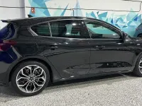 Usado Ford Focus ST-Line X 125 CV (91 kW) 2023 Negro agate (metalizado) Berlina