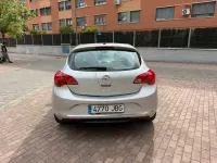 Usado Opel Astra Selective 116 CV (85 kW) 2015 Gris / plata Berlina
