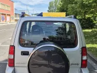 Usado Suzuki Jimny 86 CV (63 kW) 2009 Gris / plata SUV