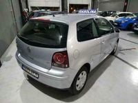 Usado VW Polo Advance 75 CV (55 kW) 2005 Gris Berlina