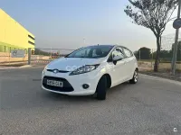 Usado Ford Fiesta Trend 90 CV (66 kW) 2009 Blanco Berlina