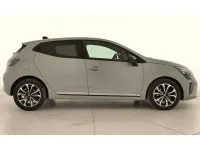 Usado Renault Clio Techno 101 CV (74 kW) 2025 Gris Utilitario