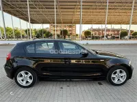 Usado BMW 118 122 CV (89 kW) 2008 Negro Utilitario