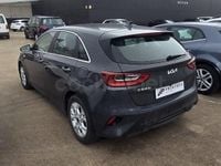 Usado Kia Ceed 100 CV (73 kW) 2021 Gris / plata Utilitario