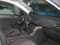 Usado Peugeot 308 SW Access 100 CV (73 kW) 2016 Gris / plata Familiar