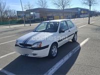 Usado Ford Fiesta 90 CV (66 kW) 2000 Blanco Utilitario