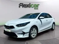 Usado Kia Ceed 136 CV (100 kW) 2023 Blanco Utilitario