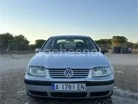 Usado VW Bora Conceptline 100 CV (73 kW) 2000 Gris / plata Berlina