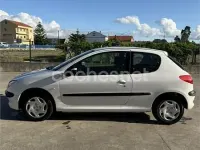 Usado Peugeot 206 70 CV (51 kW) 2003 Blanco Berlina