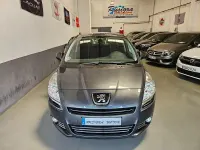Usado Peugeot 5008 Active 120 CV (88 kW) 2014 Gris / plata Monovolumen