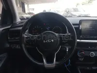 Usado Kia Stonic 84 CV (61 kW) 2022 Gris / plata SUV